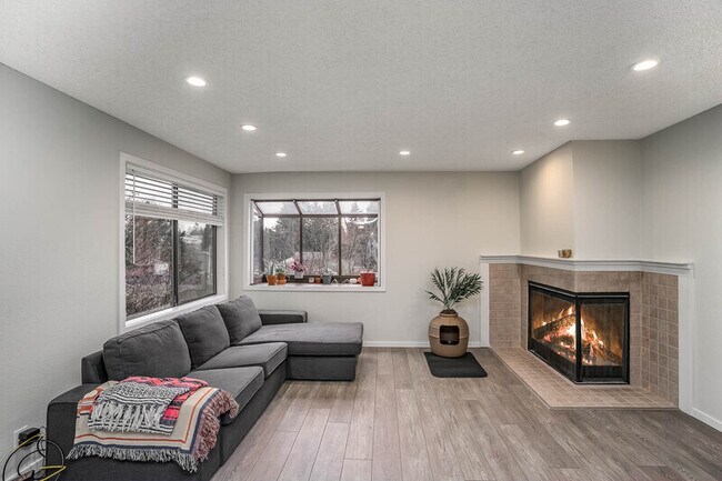 Foto del edificio - 11401 Roosevelt Way NE