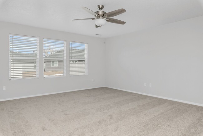 Building Photo - BEAUTIFUL & SPACIOUS 2636sf Nampa Home w/3...