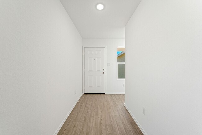 Foto del edificio - 3624 Axis Hl St