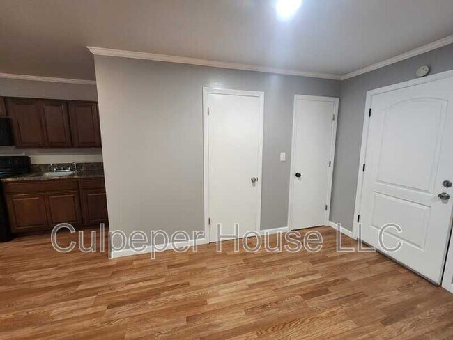 Building Photo - 2854 W Sylvania Ave