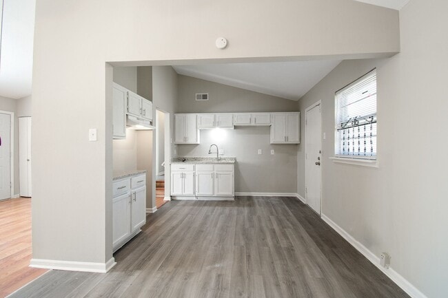 Foto del edificio - Renovated Rental in Westwood