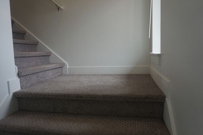 Foto del edificio - Layton Townhome 3 Bed 2.5 Bath