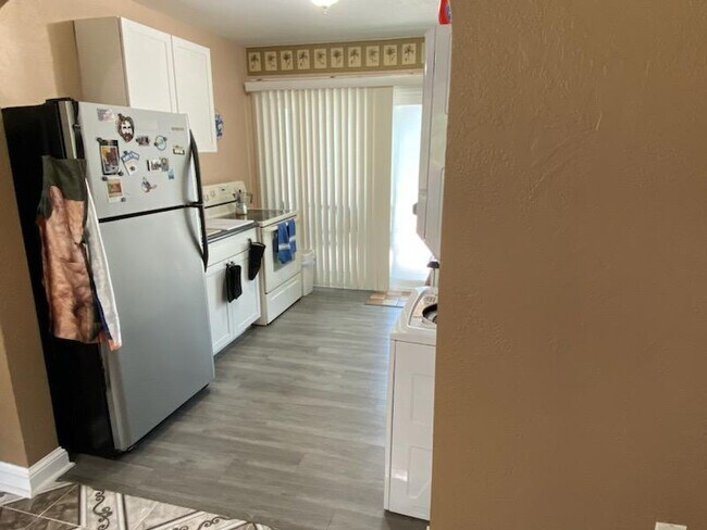 Kitche n - 2600 9th Ave N