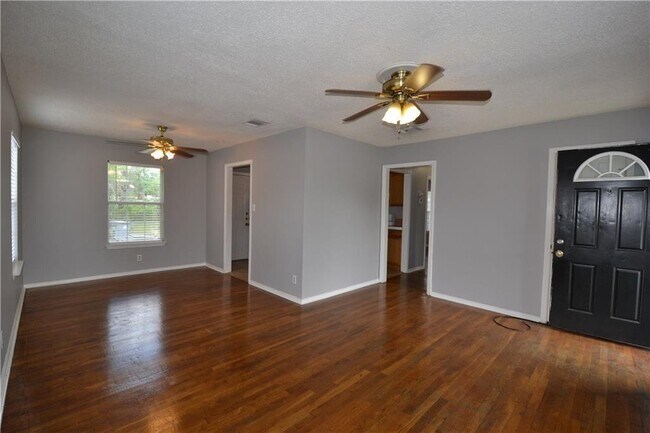 Building Photo - 4702 Wally Ave