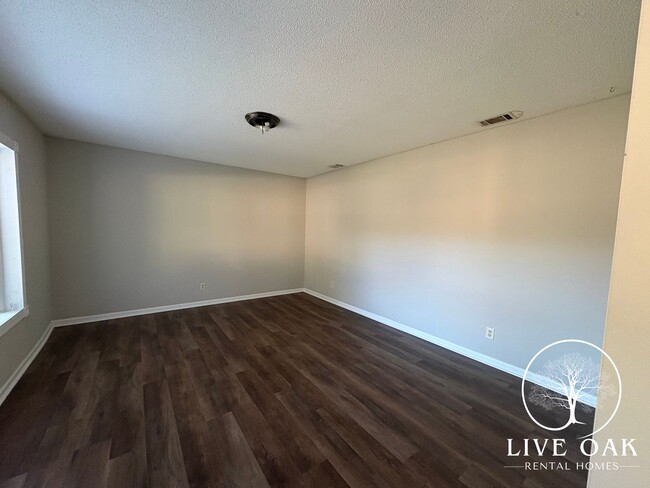 Building Photo - 714 Hemingway Dr