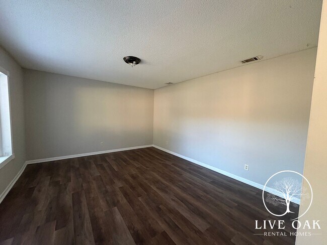 Foto del edificio - 714 Hemingway Dr