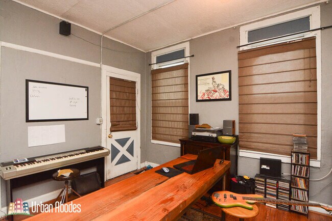 Building Photo - 1526 N Elston Ave