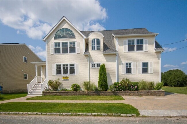 Building Photo - 15 Elm Ave