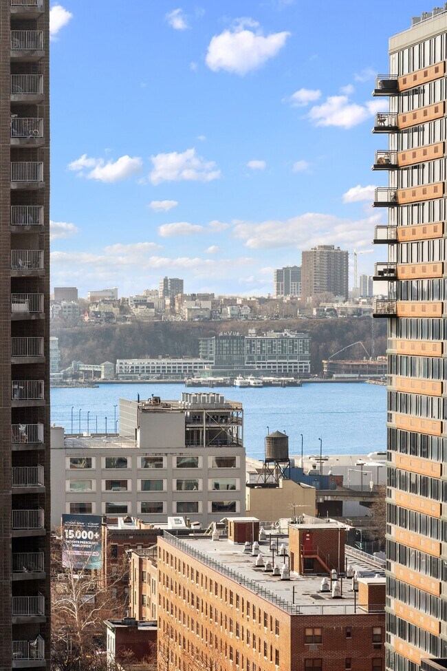 Building Photo - 425 W 50th St