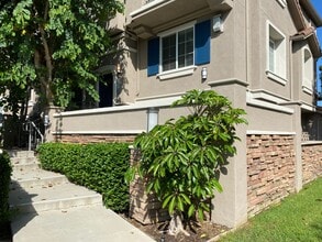 Building Photo - 1045 Loretta Ln