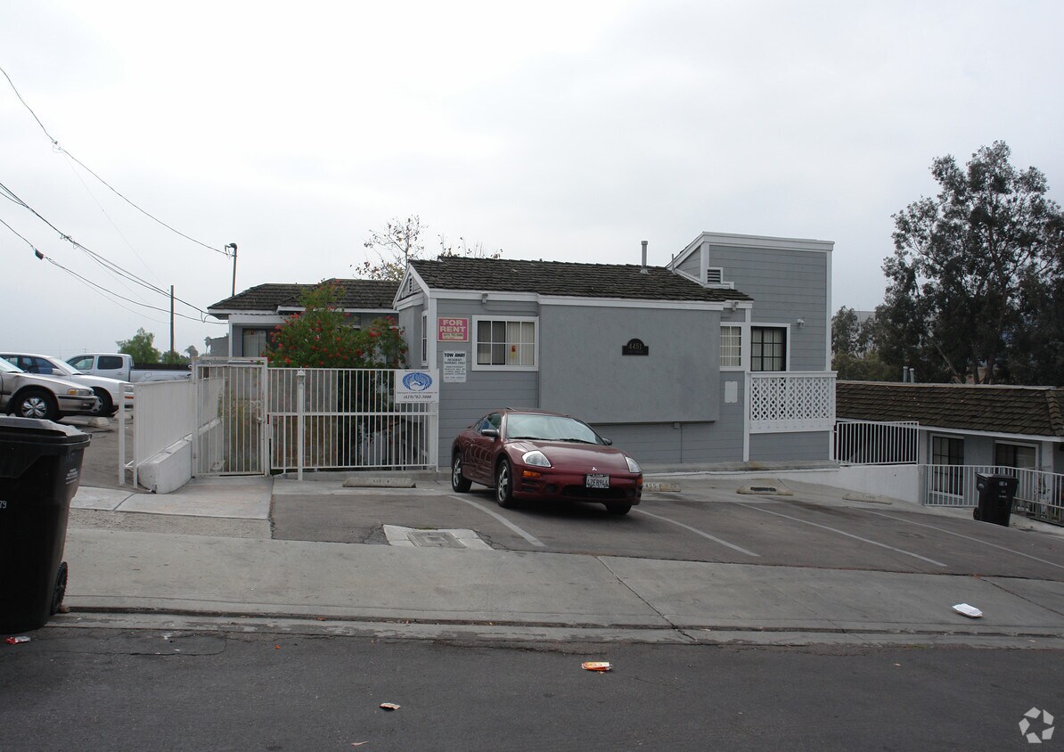 Primary Photo - 4451-4455 Quince St