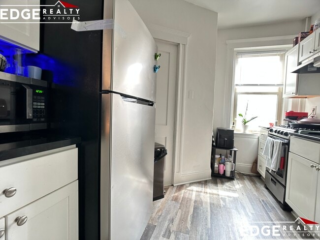 Photo - 264 Kelton St Apartment