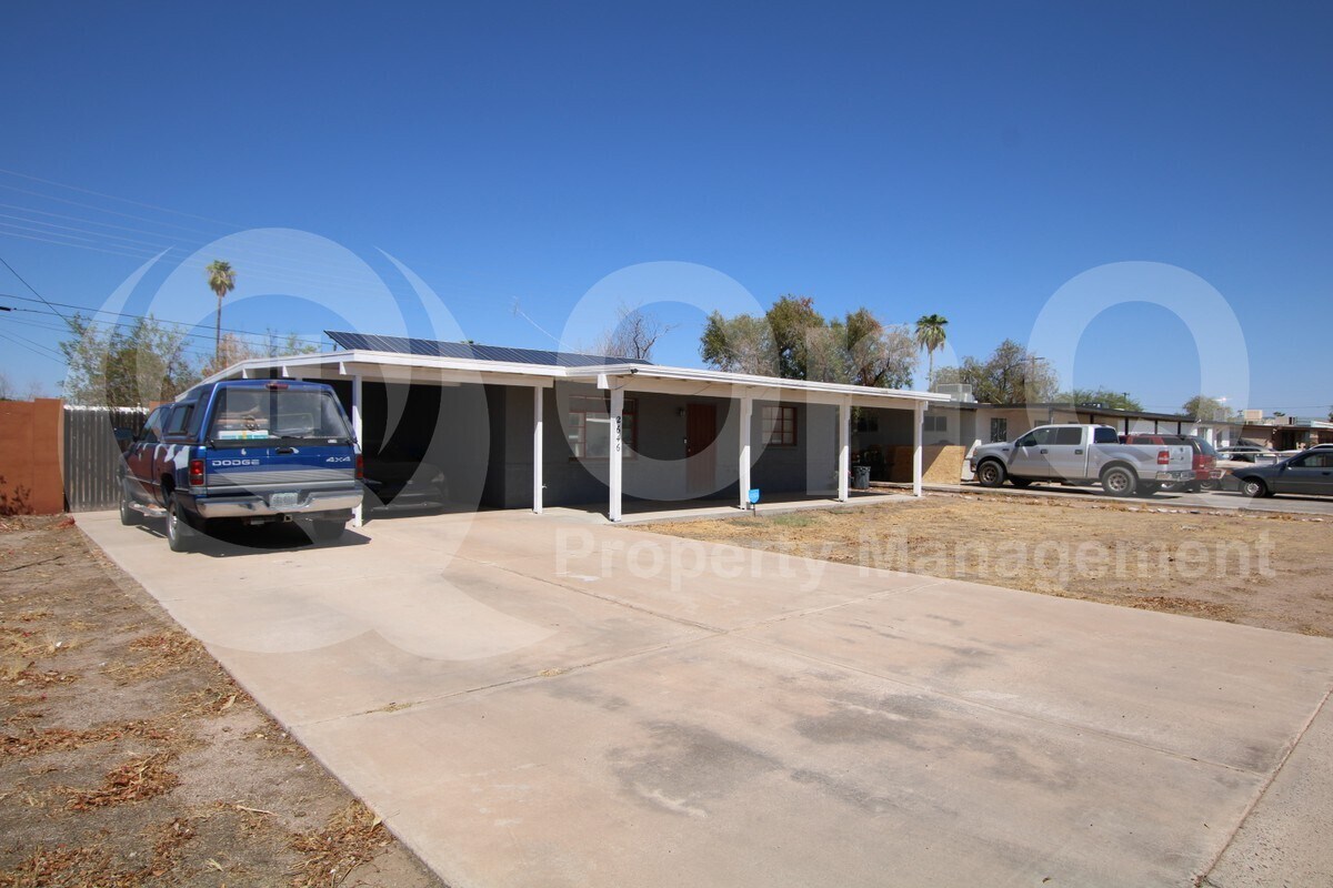 Foto principal - 2646 E 1st St