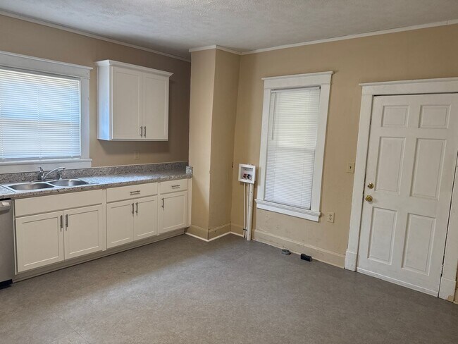 Foto del edificio - 3 Bedroom 1 Bathroom home for $895!