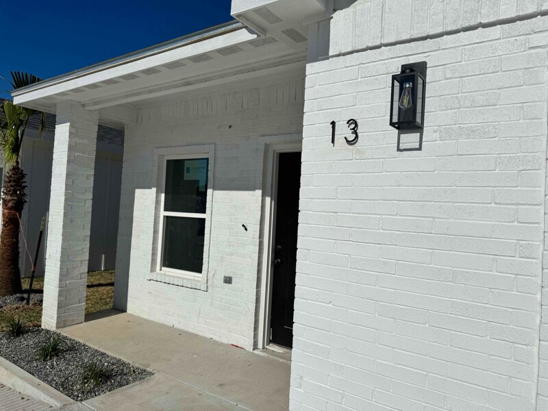 Primary Photo - 1806 Atrium Pl Dr