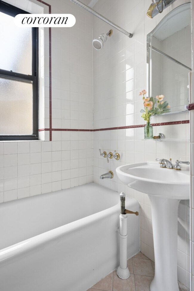 Foto del edificio - 124 W 93rd St