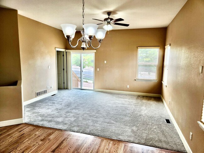 Building Photo - Move in ready home on Davey Crocket!