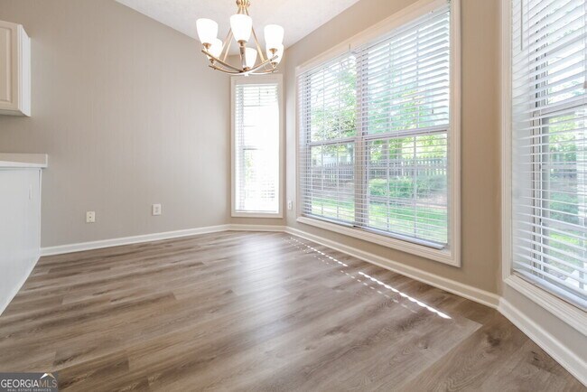 Foto del edificio - 280 Avalon Forest Dr NW