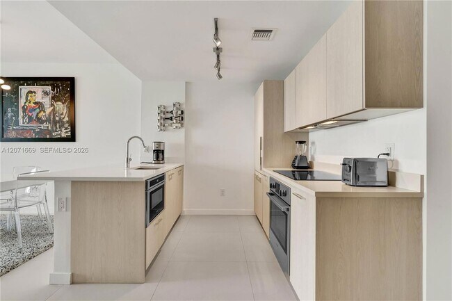 Foto del edificio - 501 NE 31st St