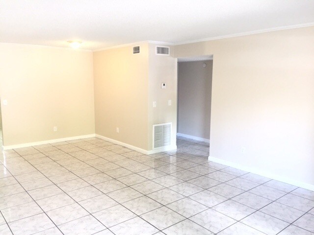 Foto del edificio - RENT NOW AND RECEIVE THE REST OF SEPTEMBER...