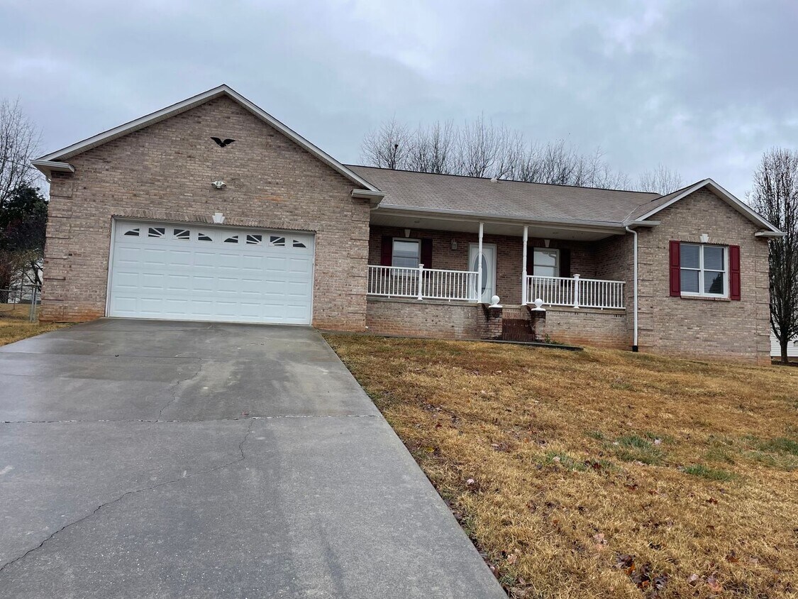 1401 Misty Ridge Dr, Lenoir City, TN 37772 House Rental in Lenoir City, TN