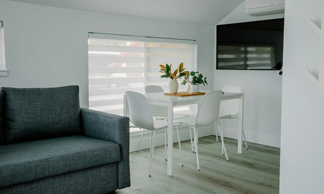 Foto del edificio - Fully Furnished LOFT Studio Apartment!