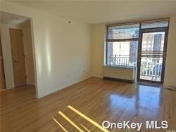 Building Photo - 116-24 Grosvenor Ln