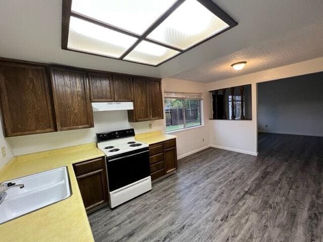 Foto del edificio - 5813 Hazel Ave