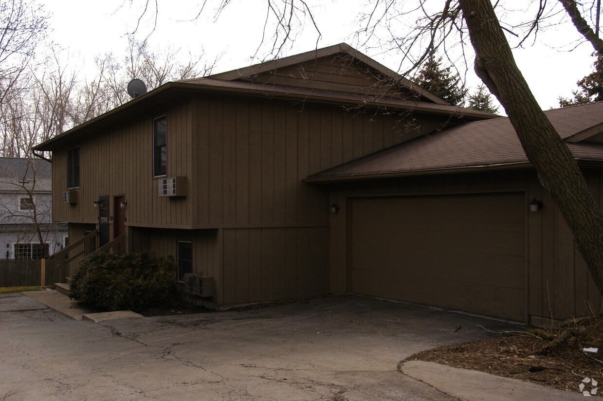 217225 W Winchester Rd, Libertyville, IL 60048 Apartments in