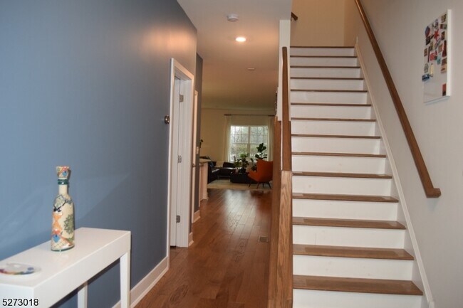 Building Photo - 47 Colgate Dr