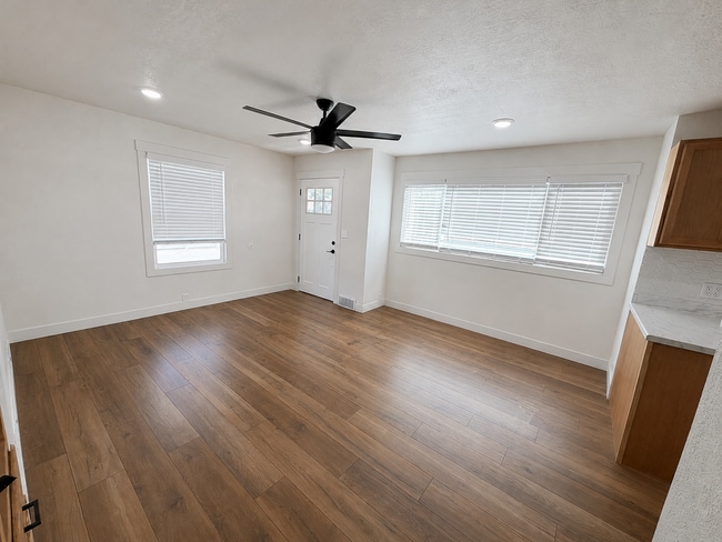 Building Photo - 160 E 300 N