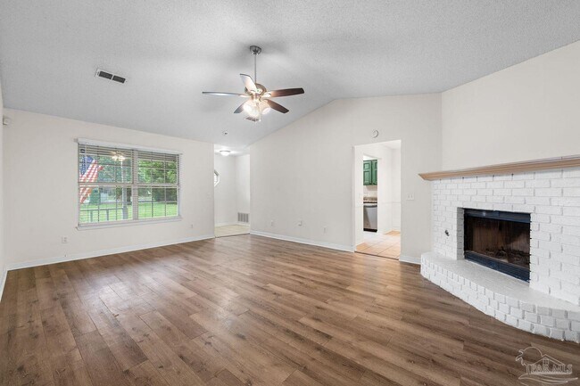 Foto del edificio - 1203 Brook Bend Rd