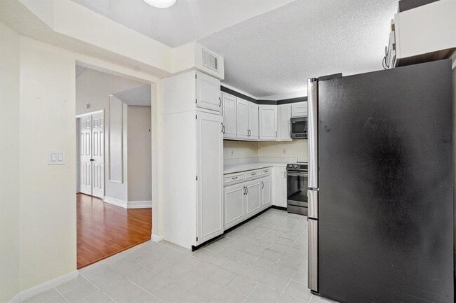 Building Photo - 13770 Oneida Dr