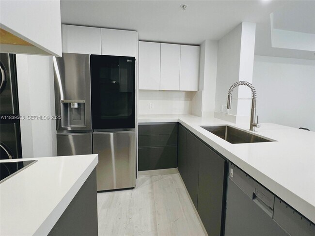 Foto del edificio - 701 Brickell Key Blvd