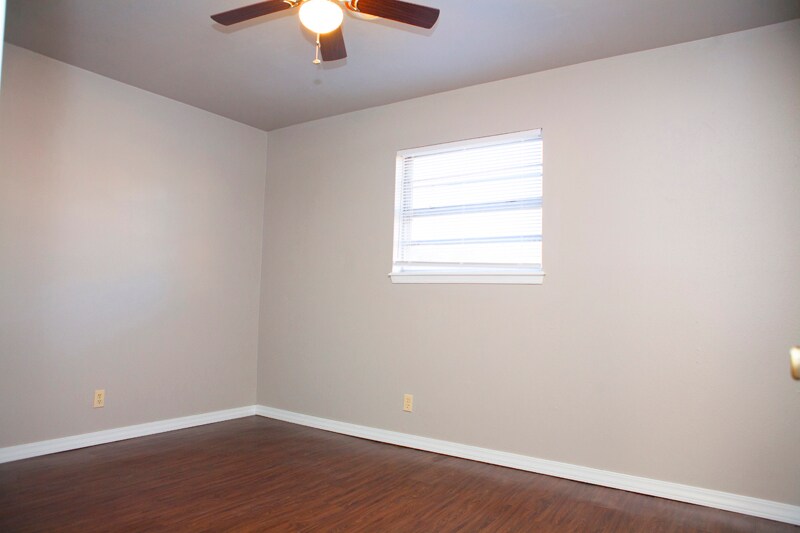 Primary Photo - 1503 W Rolling Oaks Dr