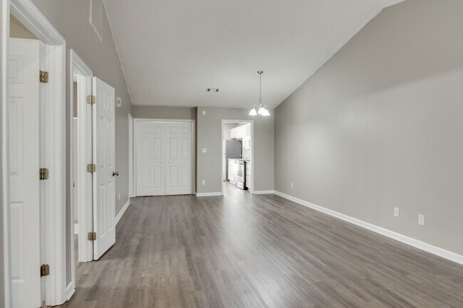 Foto del edificio - 4035 Calypso Dr