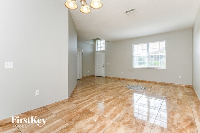 Building Photo - 138 Aurora Ln