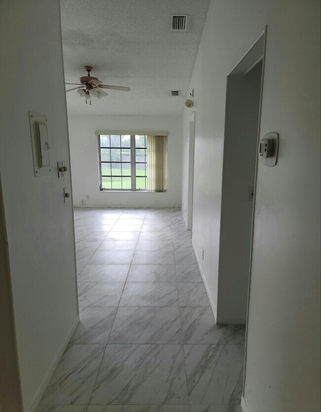 Building Photo - 15920 Forsythia Cir