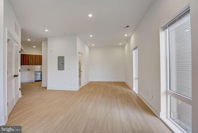 Building Photo - 4200 Lancaster Ave