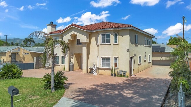 Building Photo - 5246 N Gareloch Ave