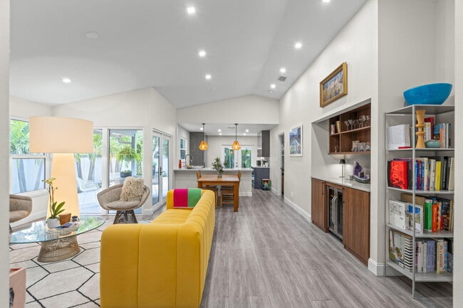 Foto del edificio - 2474 Bedford Mews Dr