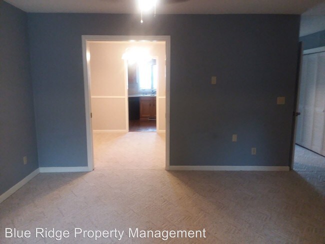 Building Photo - 3 br, 2.5 bath House - 112 Scotland Road #A5