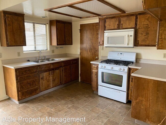 Building Photo - 2831 Steensen St