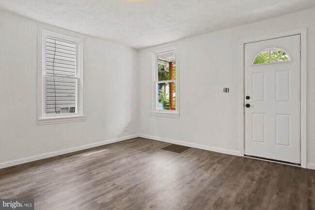 Building Photo - Charming Three Bedroom in Steelton!