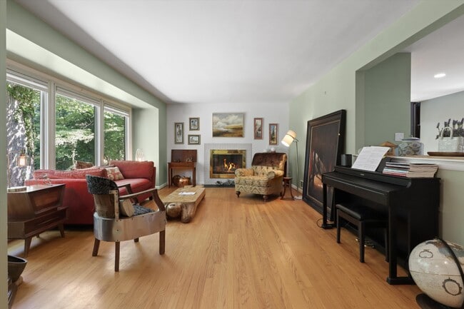 Foto del edificio - 3411 Stoneybrae Dr