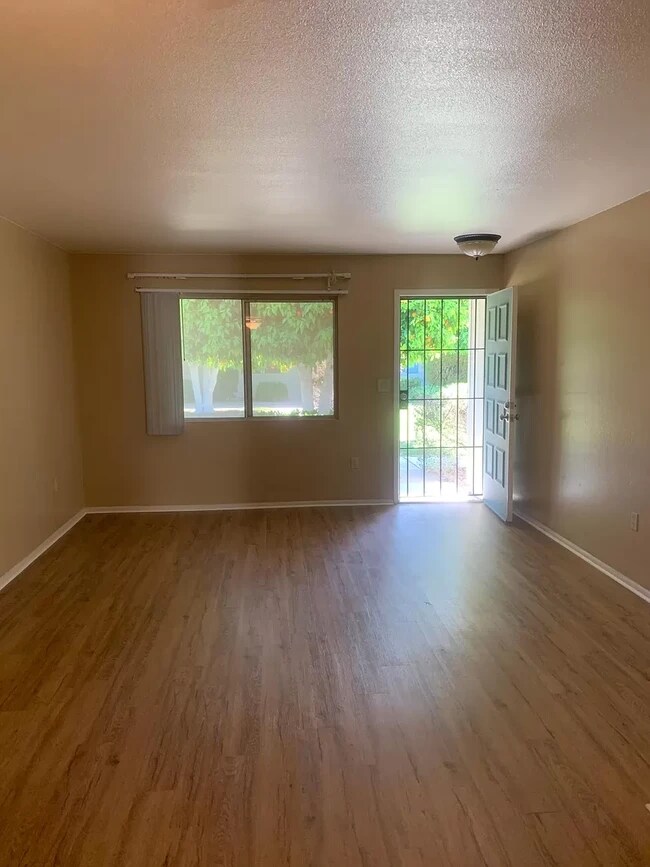 Foto del edificio - 10620 W Coggins Dr
