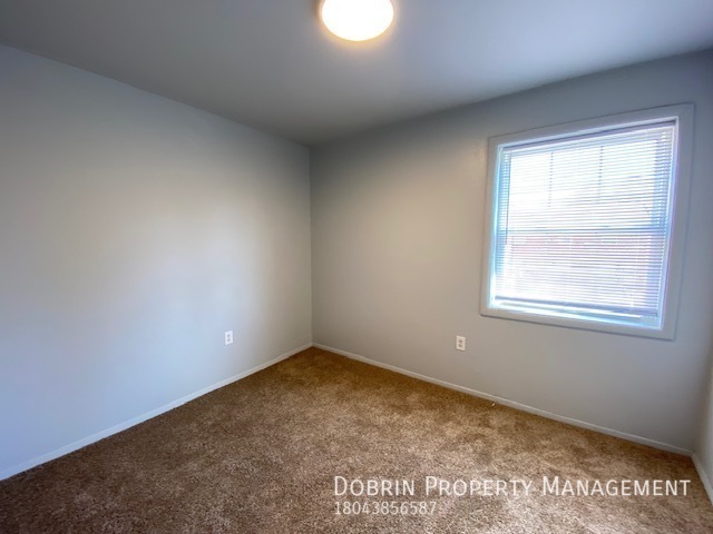 Building Photo - Lakeview Manor