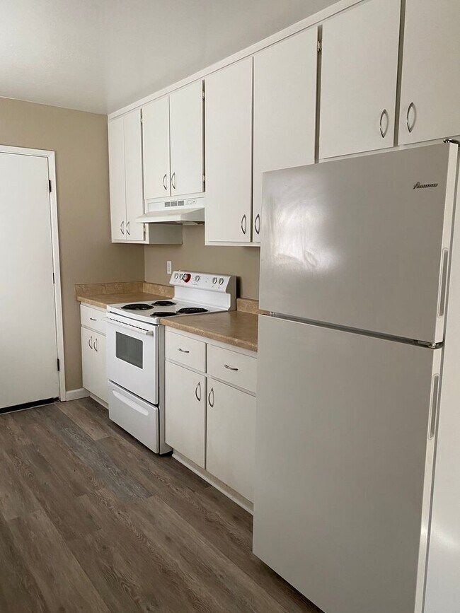 Building Photo - Plymouth Duplex