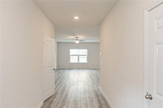 Building Photo - 611 Mackenzie Cv