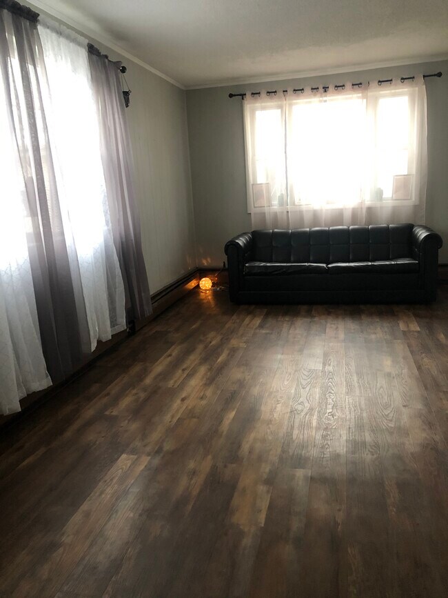 Living Room - 941 Tonawanda St